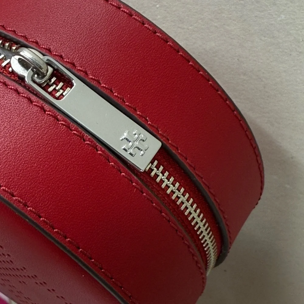 (new+tag) Tory Burch cosmetic case round zip - full leather travel pouch kit